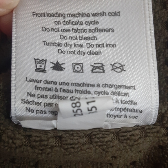 MEC Waterproof Fall/Spring jacket,kids size 5 - Picture 9 of 10